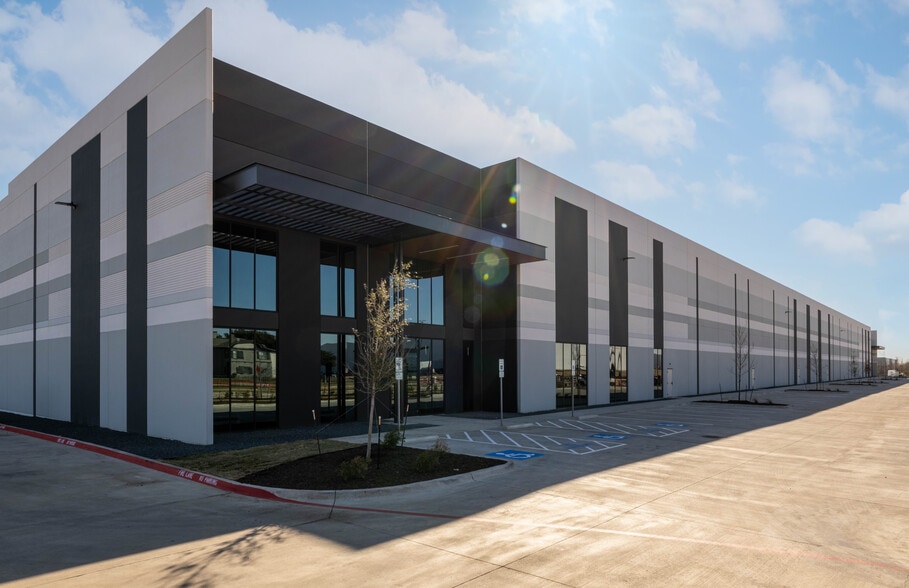 More Photos Of 4601 Dr. MLK Jr. Dr, Arlington Distribution For Lease