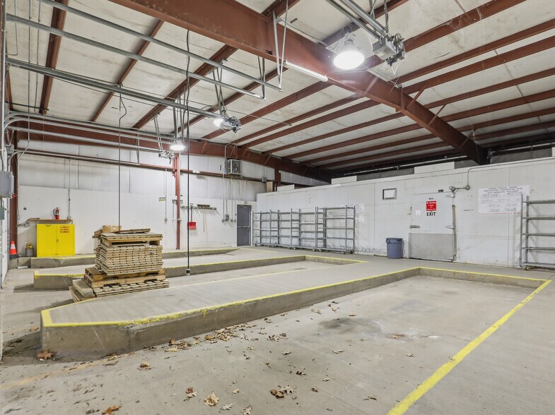 More Photos Of 381 Old Mills Rd, Towanda Warehouse For Sale