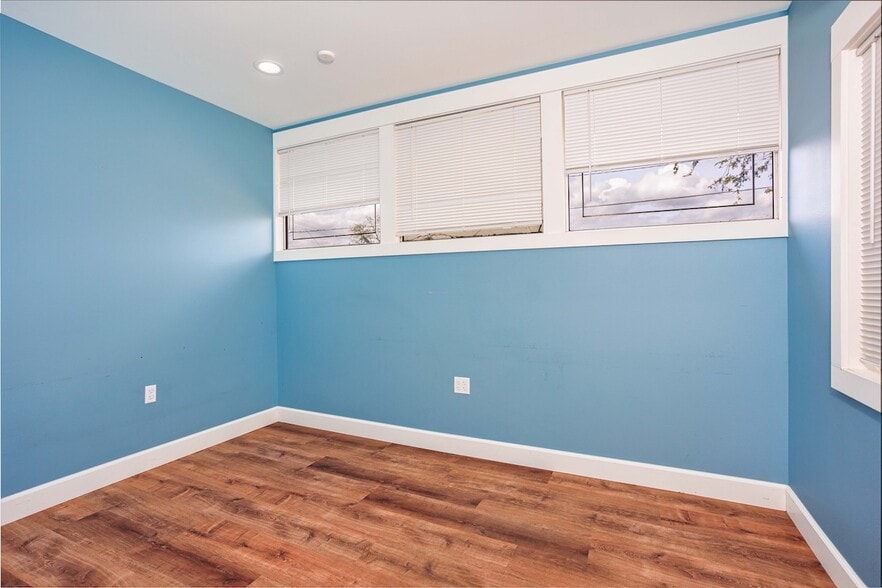 More Photos Of 2310 N Kerby Ave, Portland Warehouse For Lease