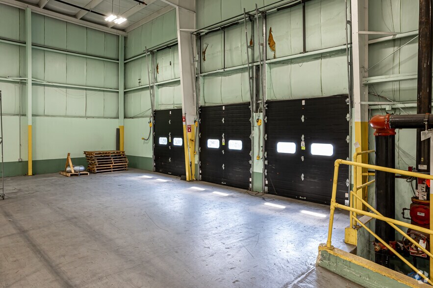 More Photos Of 215 Moody Rd, Enfield Manufacturing For Lease