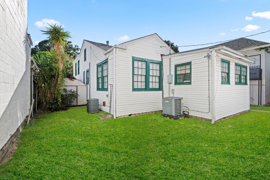 More Photos Of 405 N Causeway Blvd, Metairie Freestanding For Sale