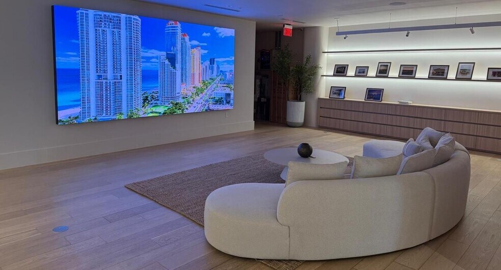 More Photos Of 7320 Biscayne Blvd, Miami Storefront Retail Office For Lease