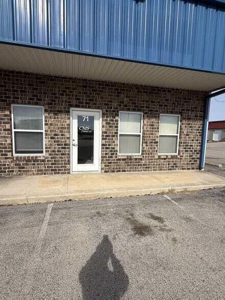 More Photos Of 69-71 Progress Ct, Moscow Mills Flex For Lease