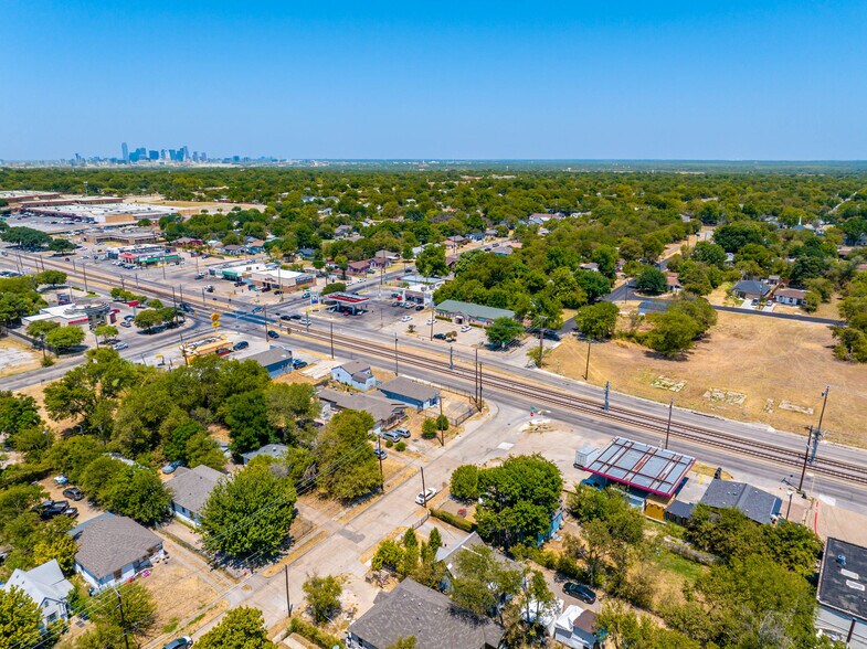 More Photos Of 3701 S Lancaster Rd, Dallas Light Distribution For Sale
