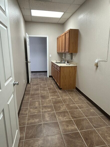 More Photos Of 12620 W County Road 133, Odessa Warehouse For Lease