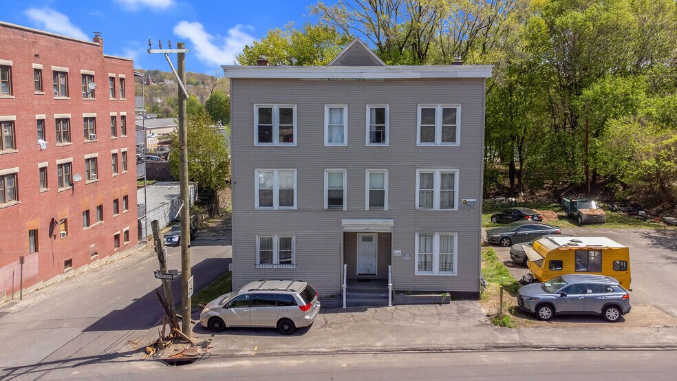 More Photos Of 203 S Leonard St, Waterbury Apartments For Sale