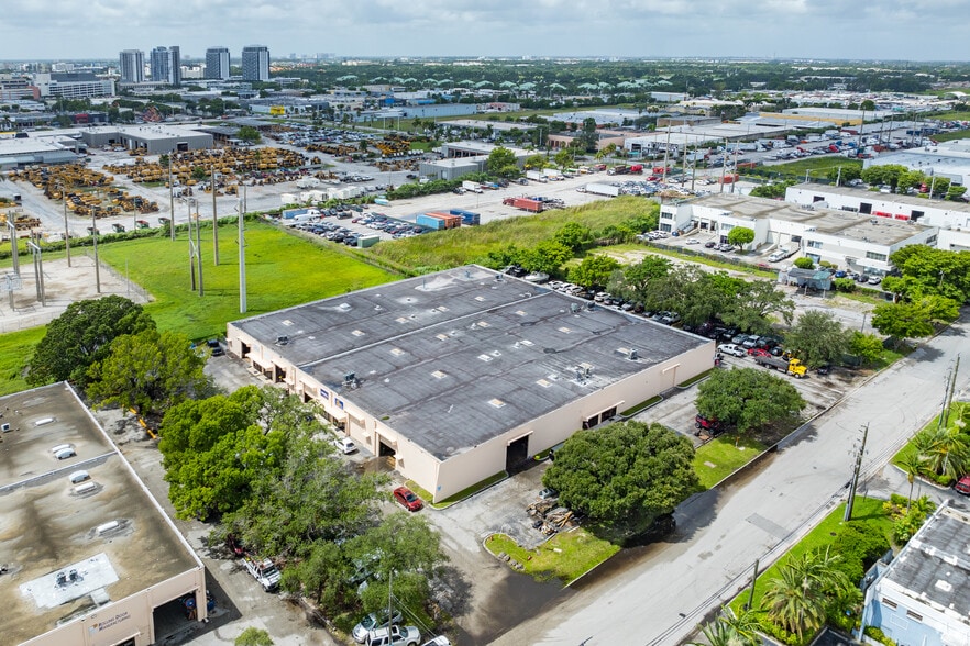 More Photos Of 6350-6370 NW 82nd Ave, Miami Light Manufacturing For Lease