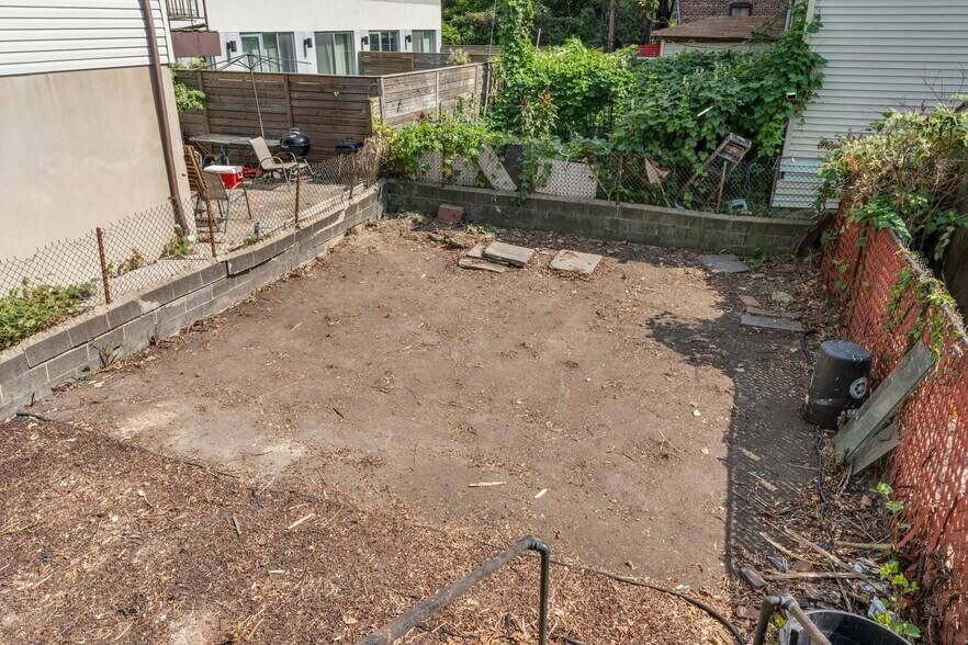 More Photos Of 372 Summit Ave, Jersey City General Retail For Sale