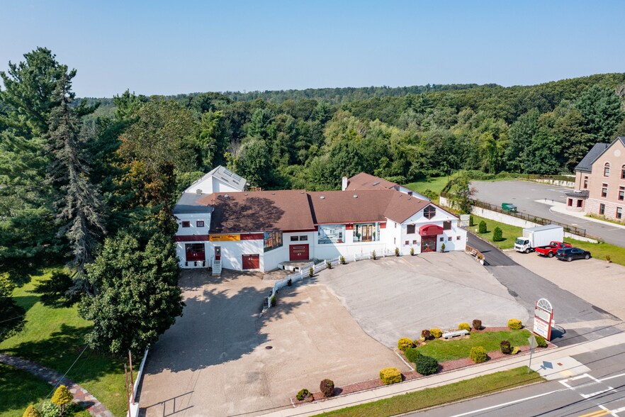 More Photos Of 1152 Main St, Leicester Flex For Lease