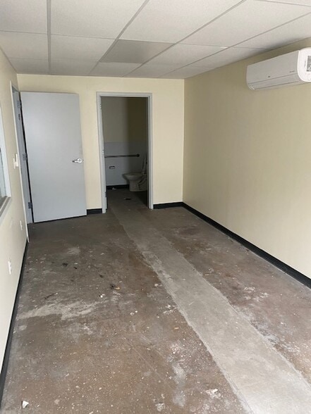 More Photos Of 1706 Dungan Ln, Austin Unknown For Lease