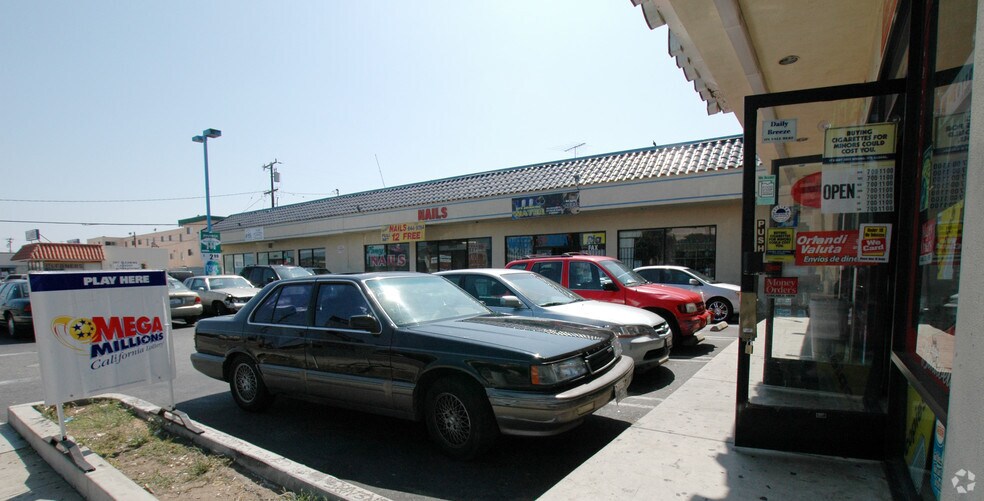 More Photos Of 12845-12855 Prairie Ave, Hawthorne Convenience Store For Lease
