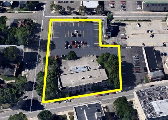 More Photos Of 219 E Washington Ave, Oshkosh Office For Sale