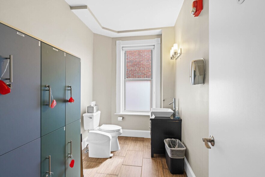 More Photos Of 2008 Hillyer Pl NW, Washington Office Residential For Sale