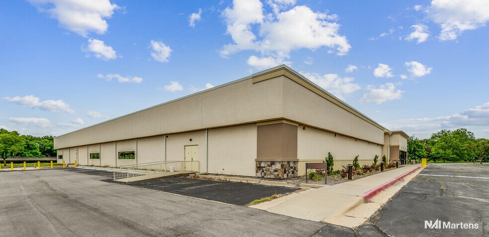 More Photos Of 7236 E Harry Ct, Wichita Office For Sale