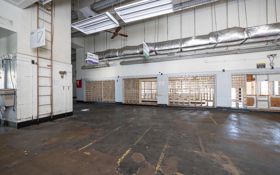 More Photos Of 400 S Ohio Ave, Live Oak Post Office For Sale