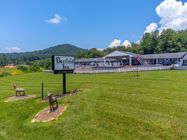 More Photos Of 40 Chatuge Ln, Hayesville Hotel For Sale