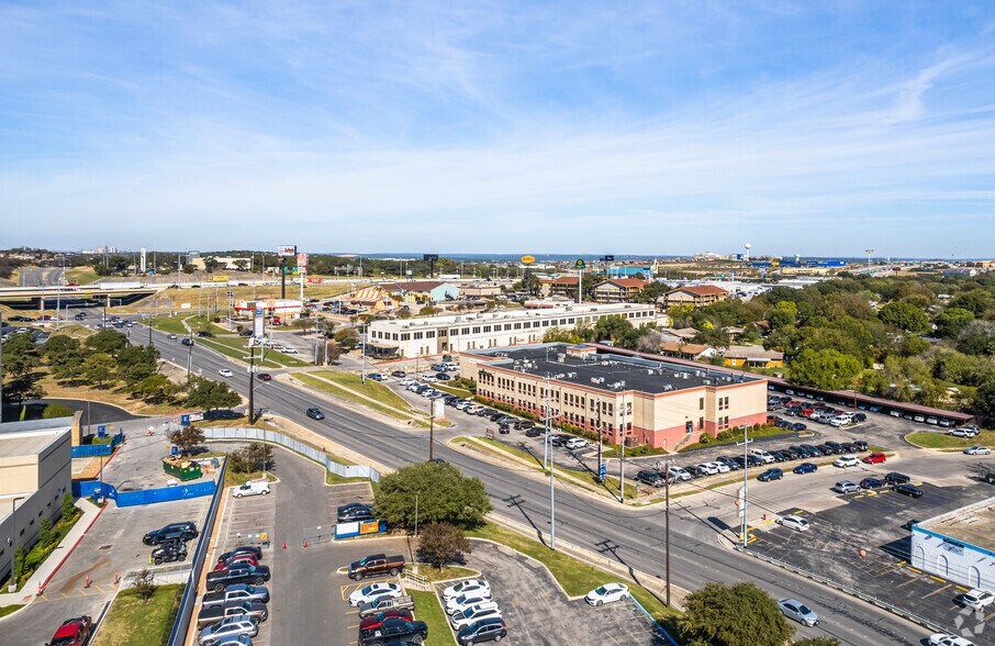 More Photos Of 12602 Toepperwein Rd, San Antonio Medical For Lease