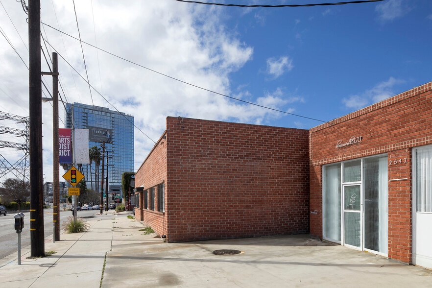 More Photos Of 2643 Fairfax Ave, Culver City Light Distribution For Lease