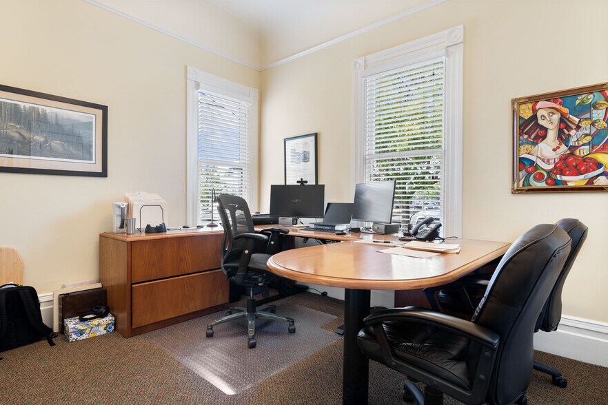 More Photos Of 531 1/2 E Washington St, Petaluma Office For Sale