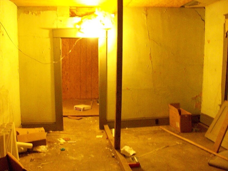 More Photos Of 124 Bushnell Plz, Bushnell Storefront Retail Office For Sale