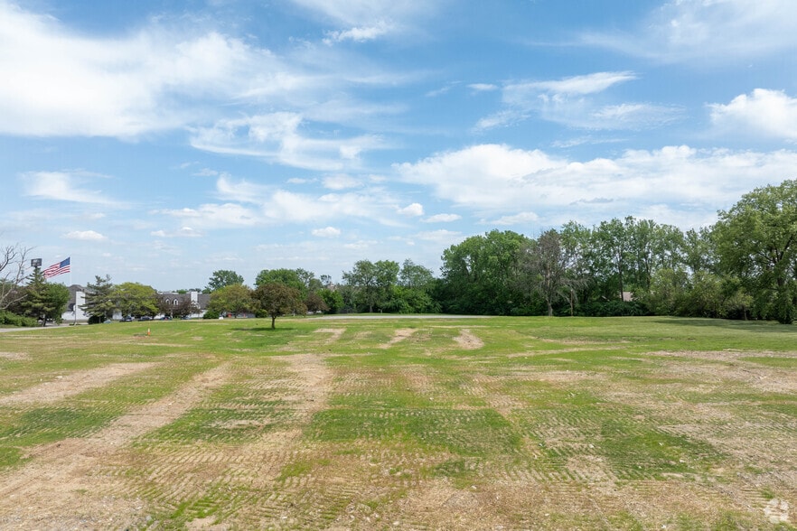 More Photos Of 1117 E Main St, Greenwood Land For Sale