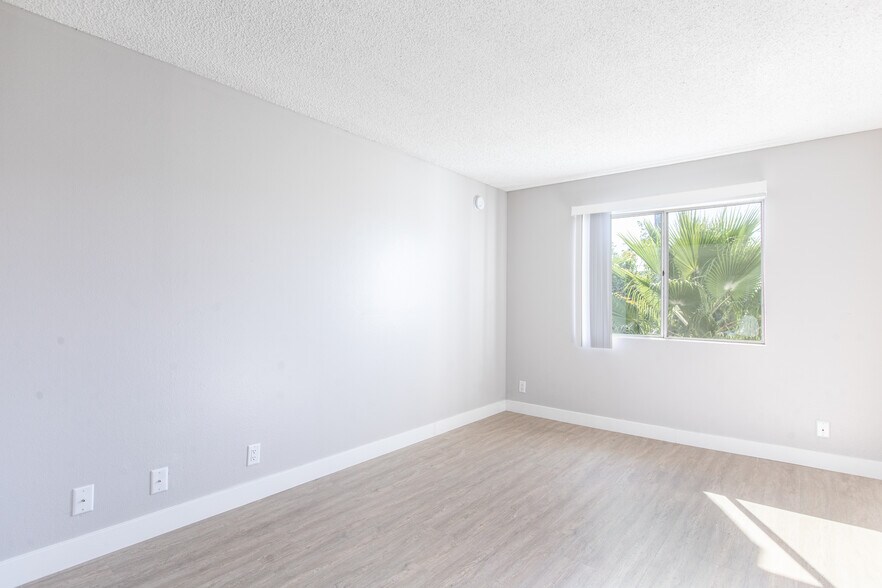 More Photos Of 130 S Alexandria Ave, Los Angeles Apartments For Sale