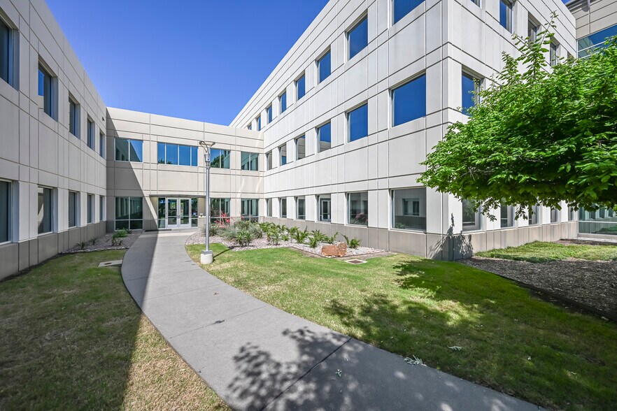 More Photos Of 5601 Headquarters Dr, Plano Office For Sale