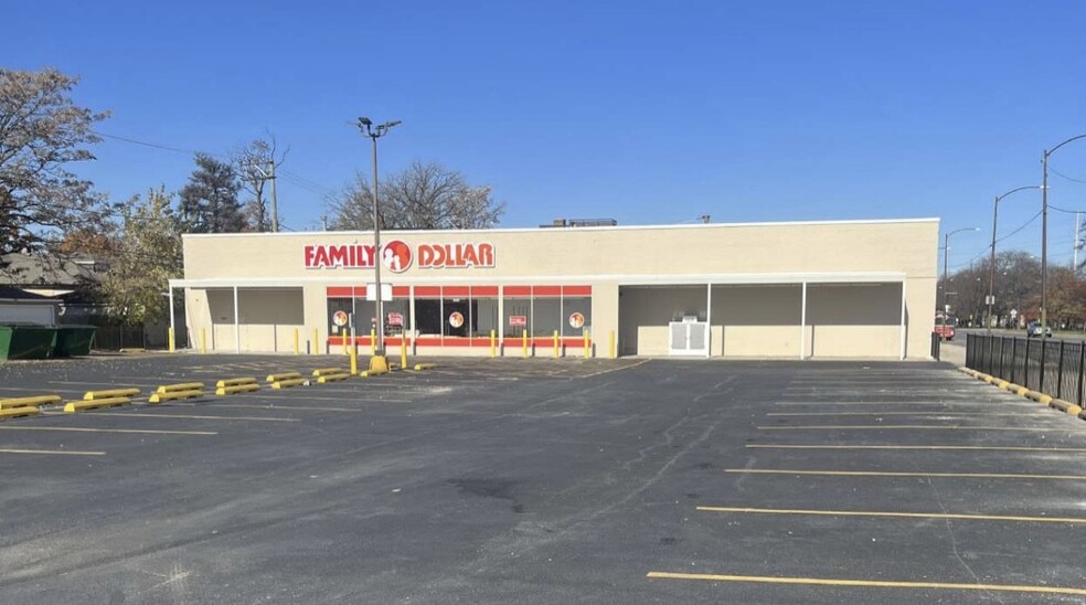 Primary Photo Of 8240 S Stony Island Ave, Chicago Supermarket For Lease