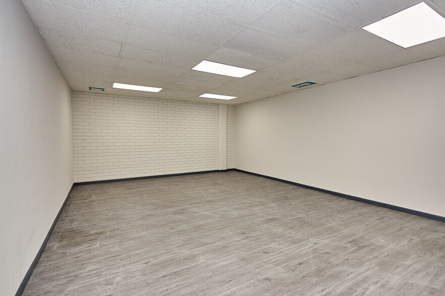 More Photos Of 2333 Beverly Blvd, Los Angeles Office For Lease
