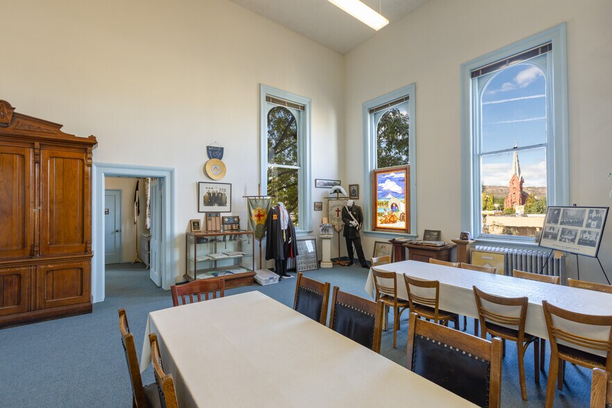 More Photos Of 311 Union St, The Dalles Restaurant For Sale