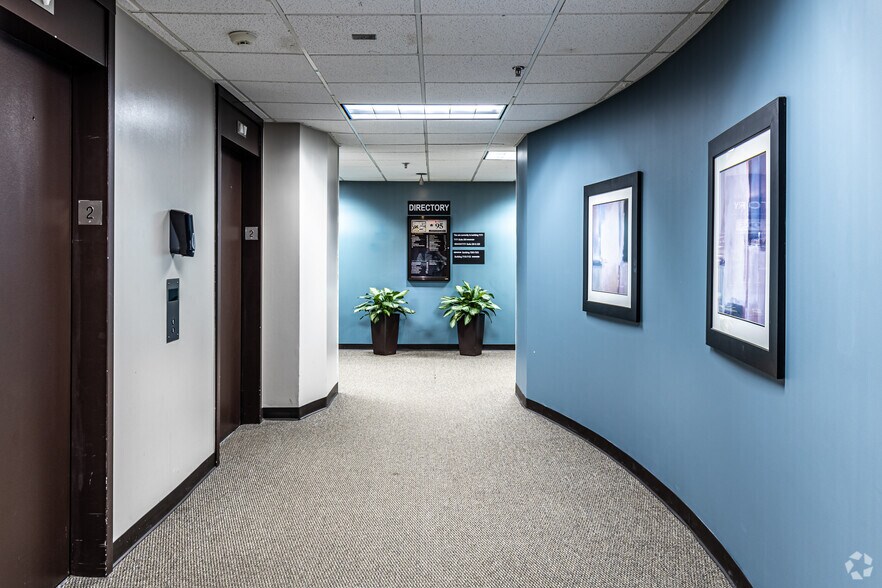 More Photos Of 7171 W 95th St, Overland Park Unknown For Lease