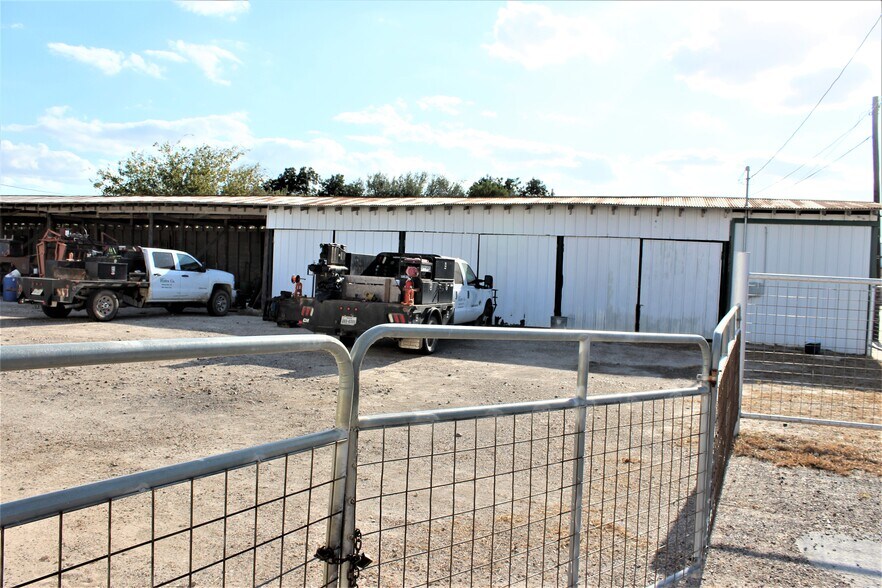 More Photos Of 201 Houston St, George West Warehouse For Lease