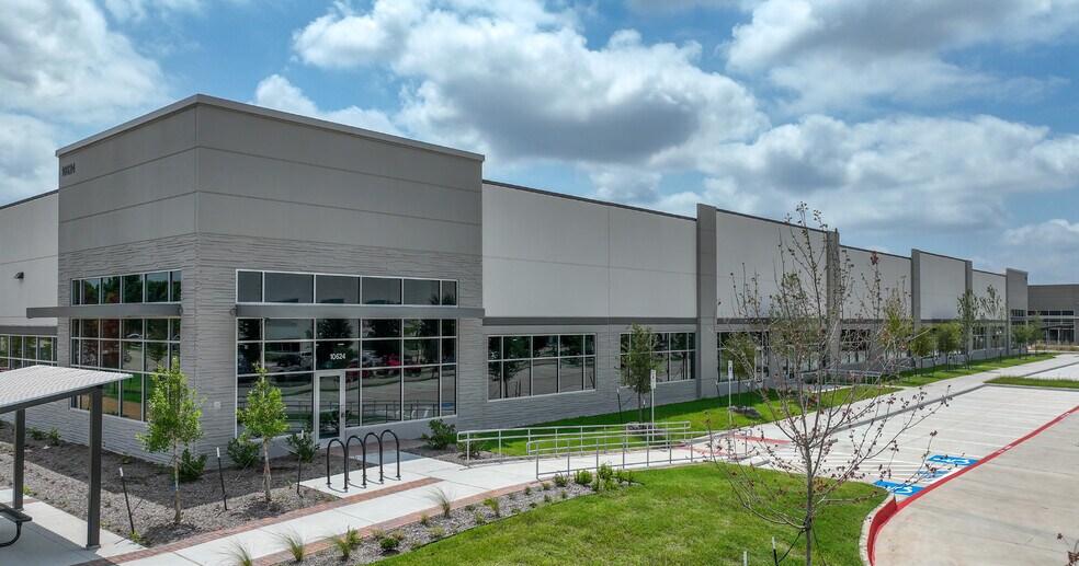 More Photos Of 10688 Clarence Dr, Frisco Industrial For Lease