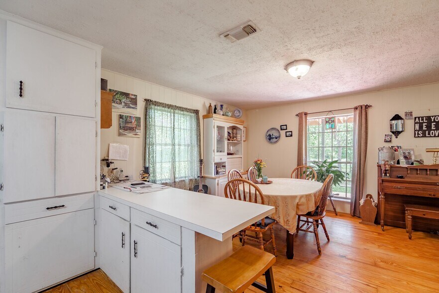 More Photos Of 233 FM 161 N, Hughes Springs Trailer Camper Park For Sale