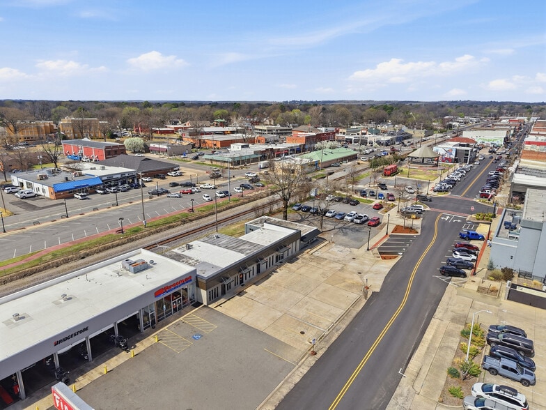 More Photos Of 719 Front St, Conway Office For Lease