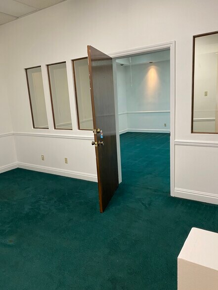 More Photos Of 106 W Washington St, Abbeville Office For Sale