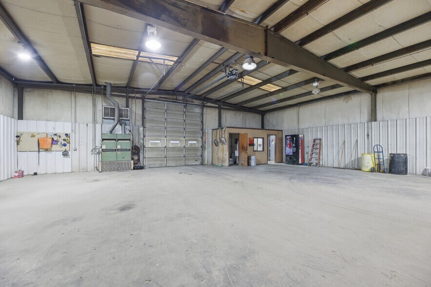 More Photos Of 654 W 138th St, Glenpool Industrial For Lease