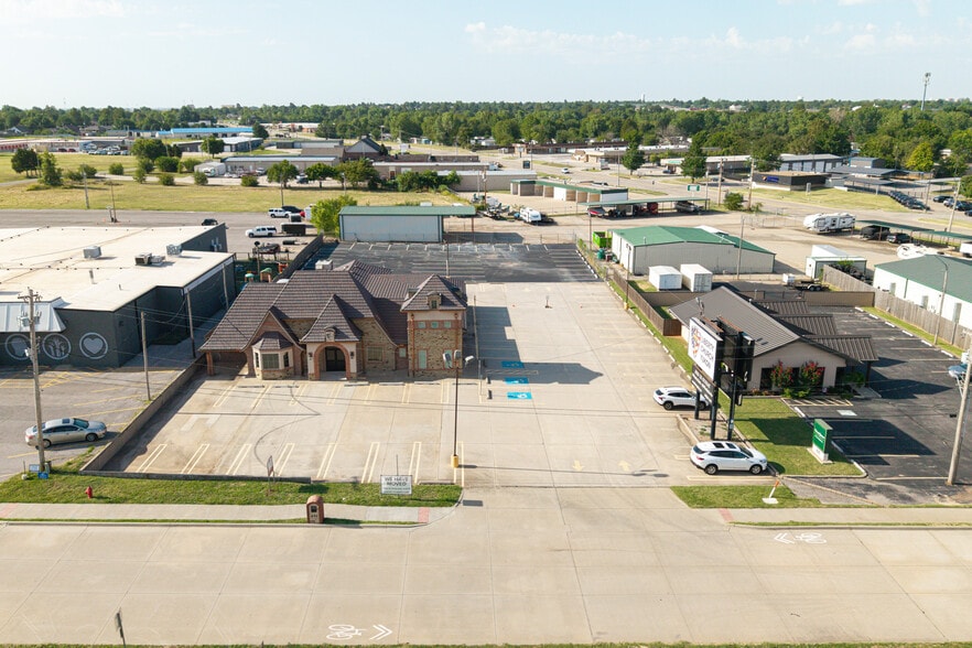 More Photos Of 450 E Main St, Yukon Religious Facility For Sale
