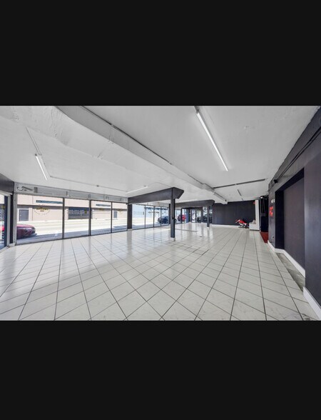 More Photos Of 3450 NW 36th St, Miami Storefront Retail Office For Lease