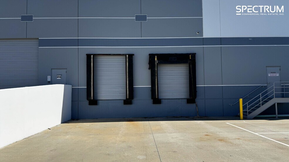 More Photos Of 28361-28385 Constellation Rd, Valencia Manufacturing For Lease