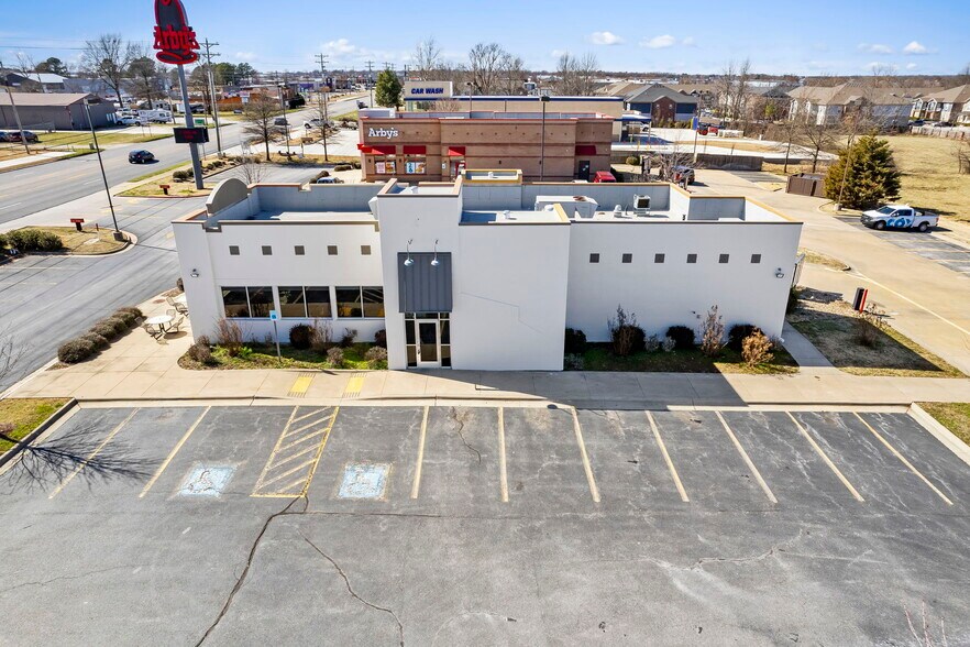 More Photos Of 7420 W Sunset Ave, Springdale Restaurant For Lease