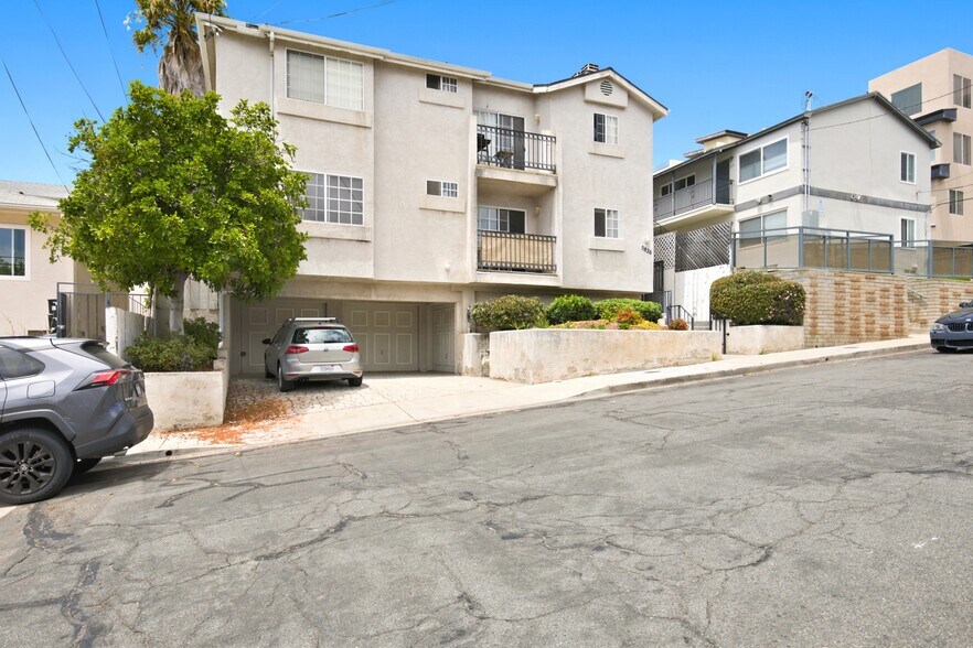 More Photos Of 5826 Lauretta St, San Diego Apartments For Sale