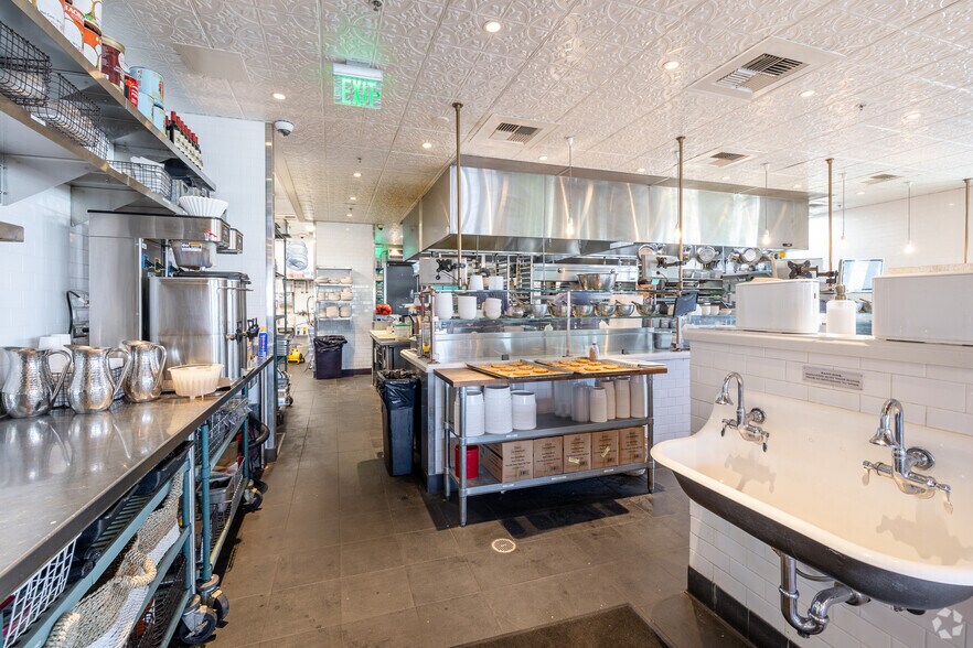 More Photos Of 2960 N Campbell Ave, Tucson Restaurant For Sale