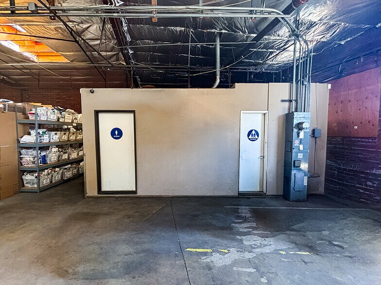 More Photos Of 1671 E 23rd St, Los Angeles Warehouse For Sale