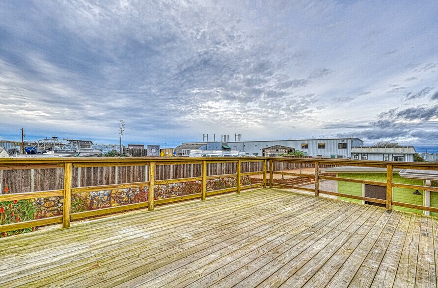 More Photos Of 7550 Sandholdt Rd, Moss Landing Warehouse For Sale