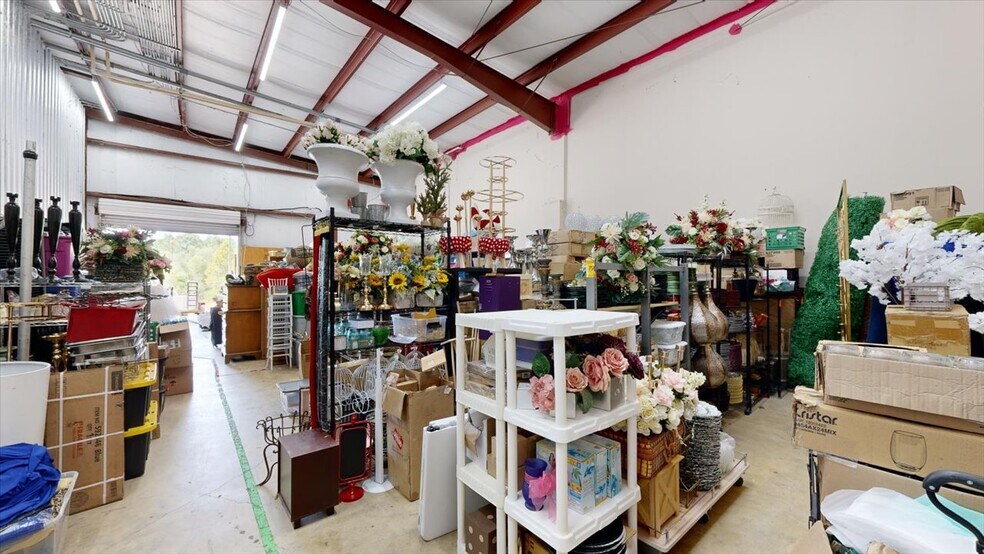 More Photos Of 113 Bo Bo Dr, Crystal Springs Freestanding For Lease