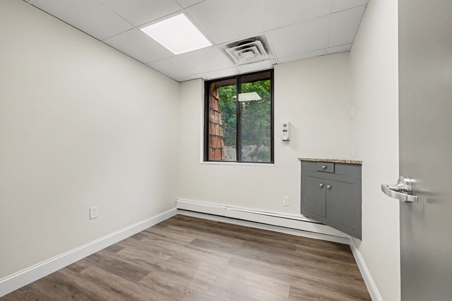 More Photos Of 7 Riversville Rd, Greenwich Medical For Lease