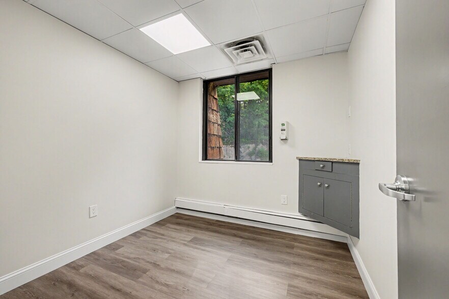 More Photos Of 7 Riversville Rd, Greenwich Medical For Lease