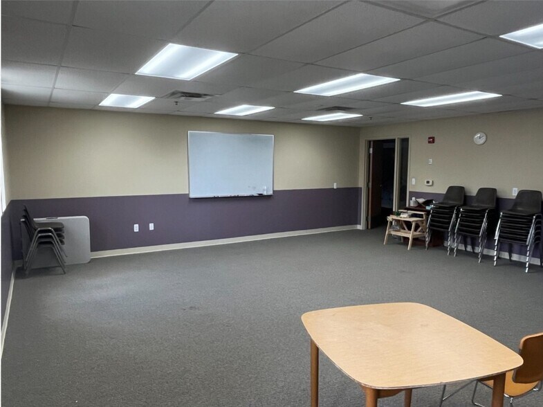 More Photos Of 5171 Commerce Rd, Orchard Lake Religious Facility For Lease