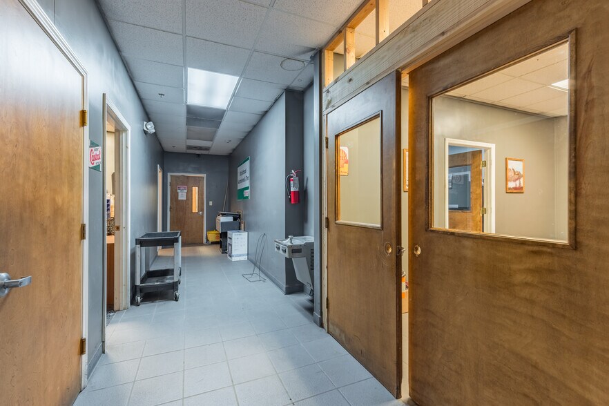 More Photos Of 111 N 12th St, West Columbia General Retail For Sale